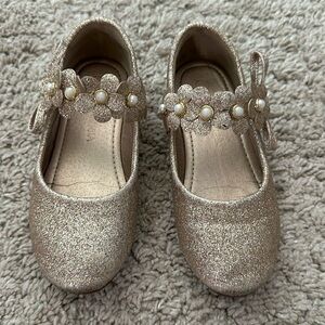 Gold sparkly toddler dress shoes with flower straps